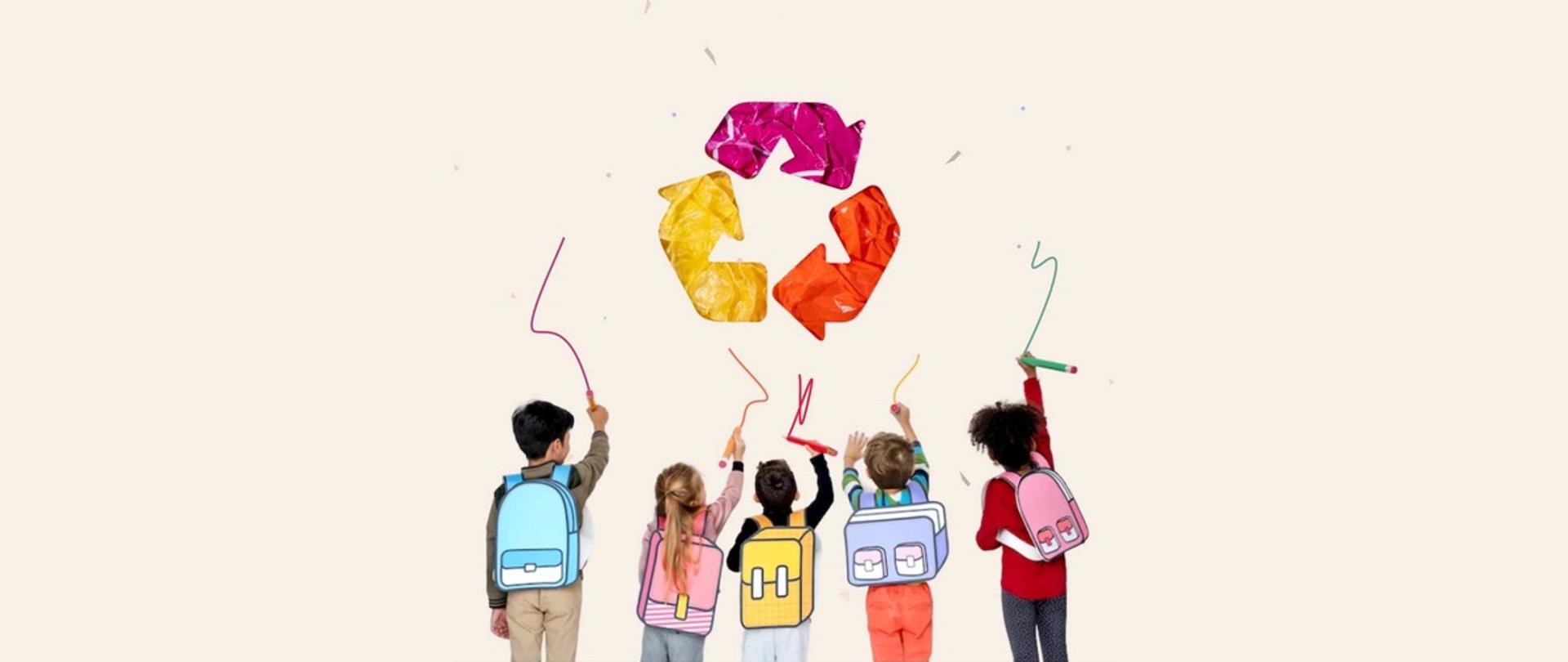 Pięcioro dzieci z dorysowanymi plecakami odwrócone tyłem rysuje kolorowe kreski na ścianie. Nad nimi kolorowy symbol recyklingu.