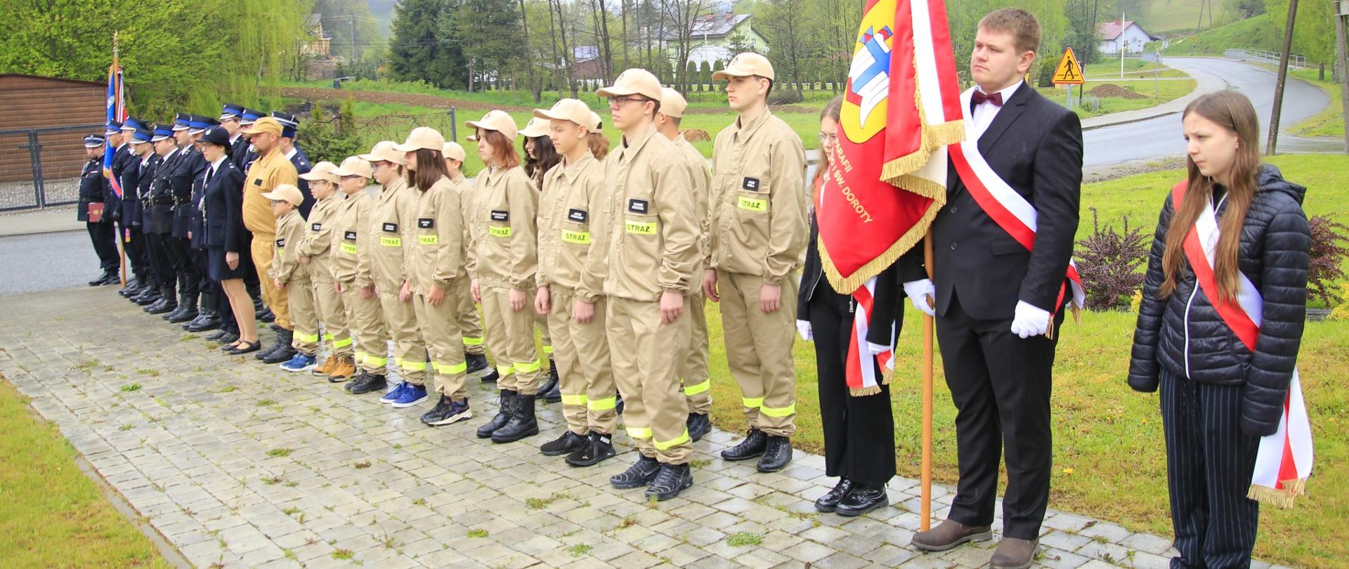 Uroczystość przy obelisku niepodległościowym