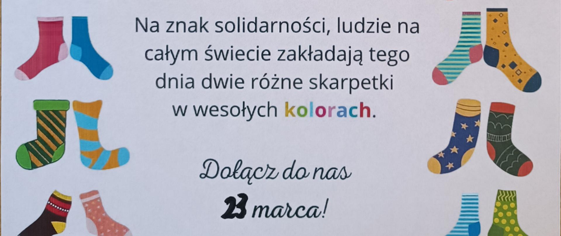 Na plakacie umieszczono informacje o wydarzeniu w ramce z kolorowych skarpet