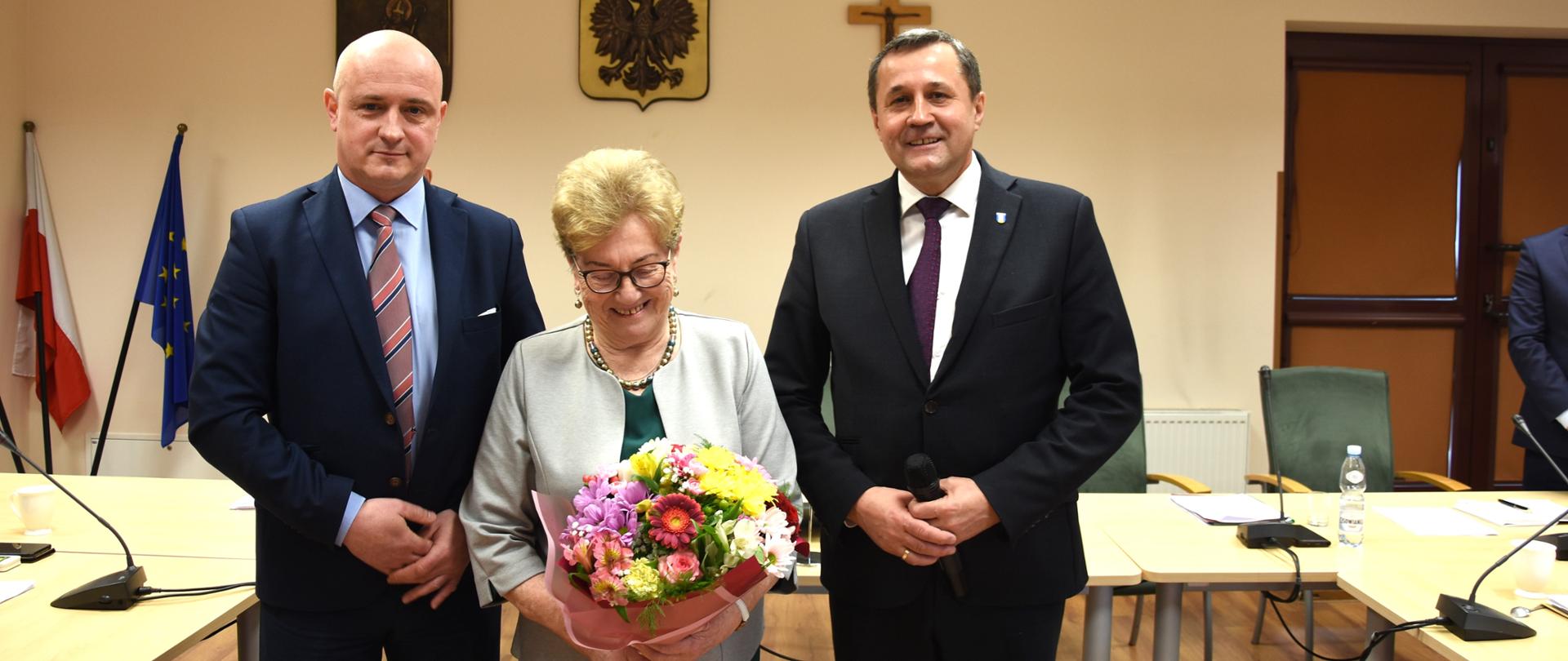 Sesja z gratulacjami dla Seniorki Roku 2024- pamiątkowe zdjęcie