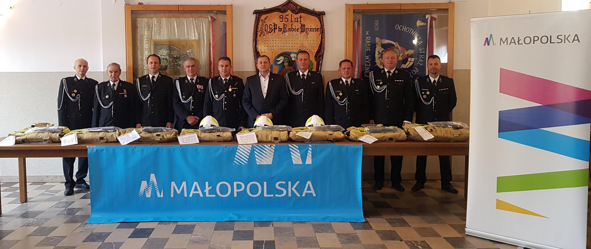 
Zakup ubrania bojowego dla OSP Raba Wyżna -wspólne zdjęcie
