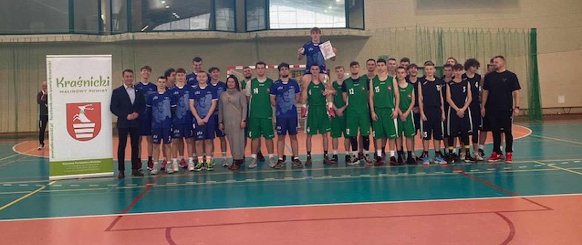 Wspólne zdjęcie uczestników turnieju