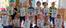 Dzieci prezentują swoje kolorowanki