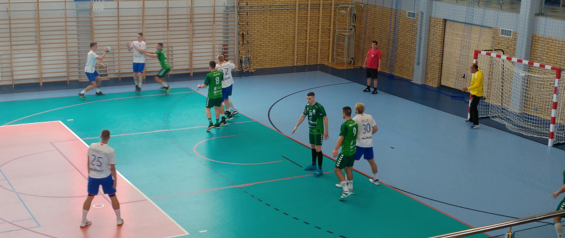 Zdjęcie ilustracyjne - mecz piłki ręcznej w hali sportowej I Liceum Ogólnokształcącego im. T. Kościuszki w Bielsku Podlaskim