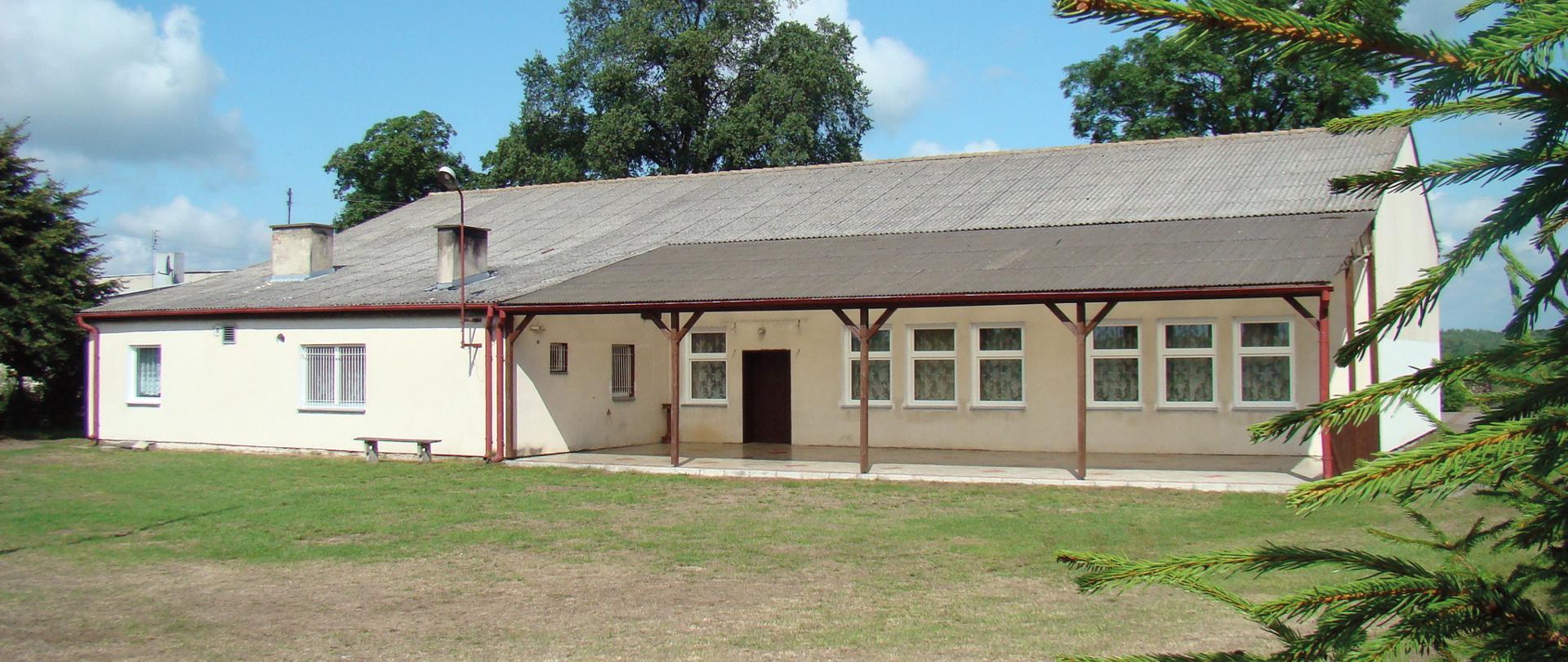 Zdjęcie świetlicy w słomkach