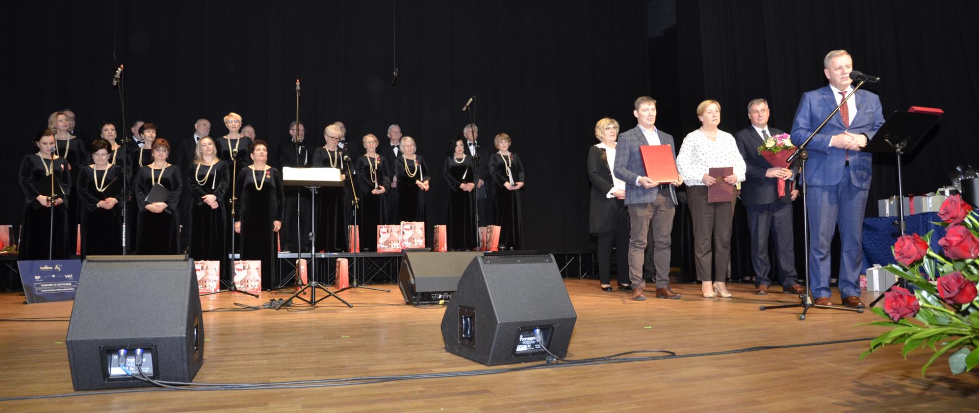 Starosta bielski Sławomir Jerzy Snarski na jubileuszowej gali XXX-lecia Chóru Polskiej Pieśni Narodowej