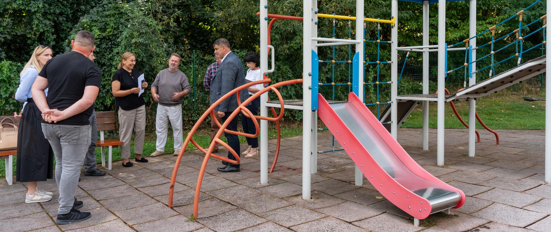 Kolejne inwestycje w Brodach – remont szkoły i modernizacja placu zabaw