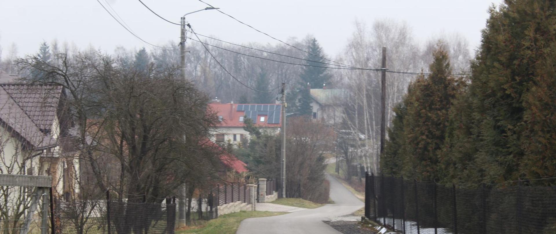 Droga gminna w miejscowości Zebrzydowice.