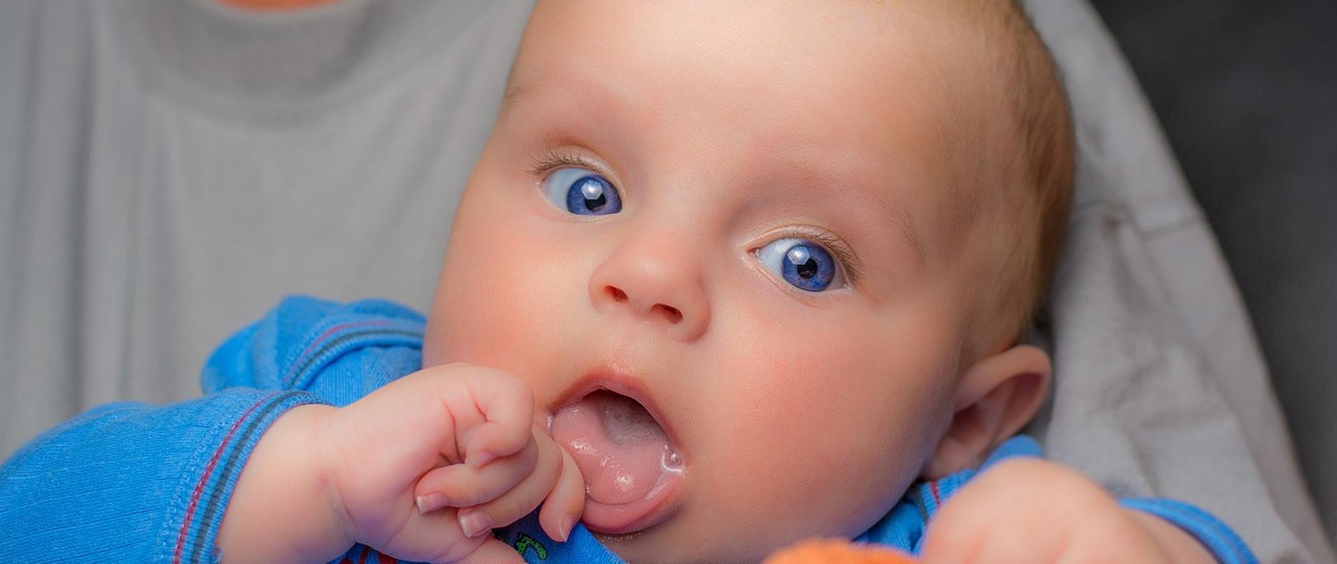 grafika przedstawia głowę dziecka