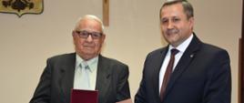 Wręczenie Medalu Pamiątkowego Gminy Raba Wyżna dla Pana Czesława Talagi przez Wójta Gminy