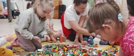 Podczas zabaw z klockami LEGO