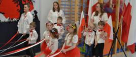 Akademia majowa - prezentacja artystyczna w wykonaniu dzieci