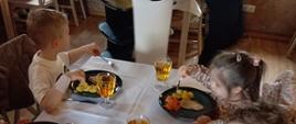 Podczas posiłku w restauracji