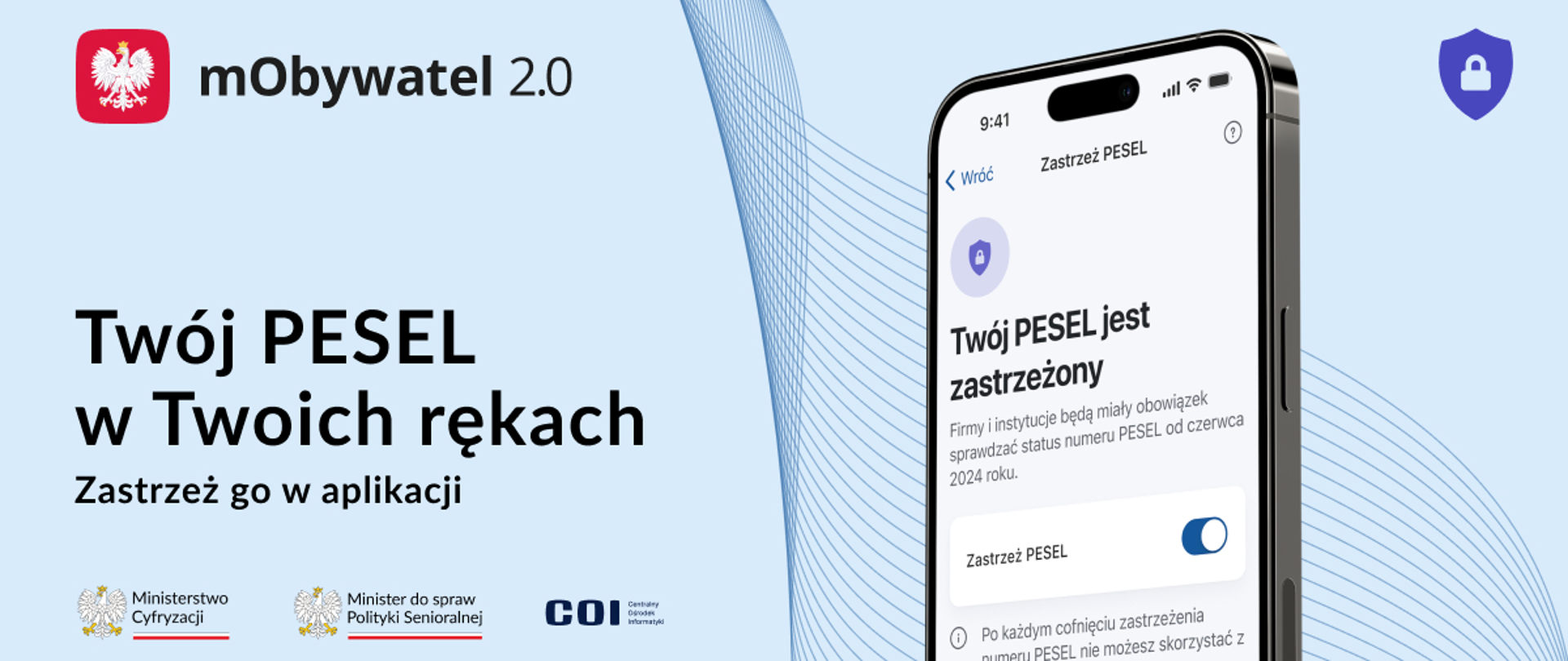 Na niebieskim tle smartfon z widoczną aplikacją mObywatel, umożliwiającą zastrzeżenie numeru PESEL