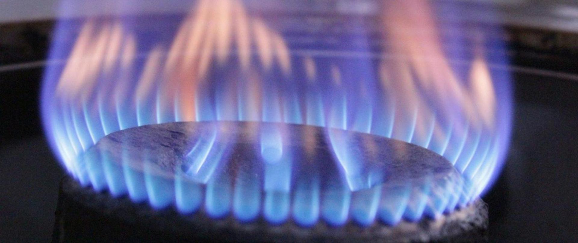 zapalony palnik gazowy