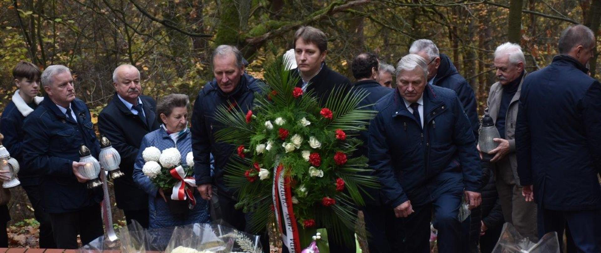 Składanie Kwiatów Pani Wójt radni