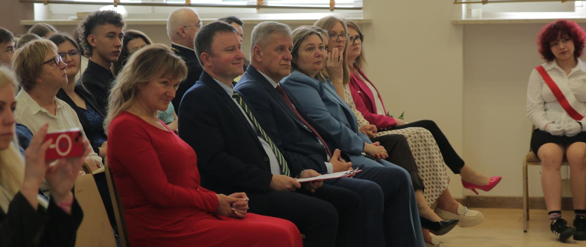 Zakończenie roku szkolnego klas maturalnych w Zespole Szkół nr 4 im. Ziemi Podlaskiej w Bielsku Podlaskim z udziałem starosty bielskiego Sławomira Jerzego Snarskiego