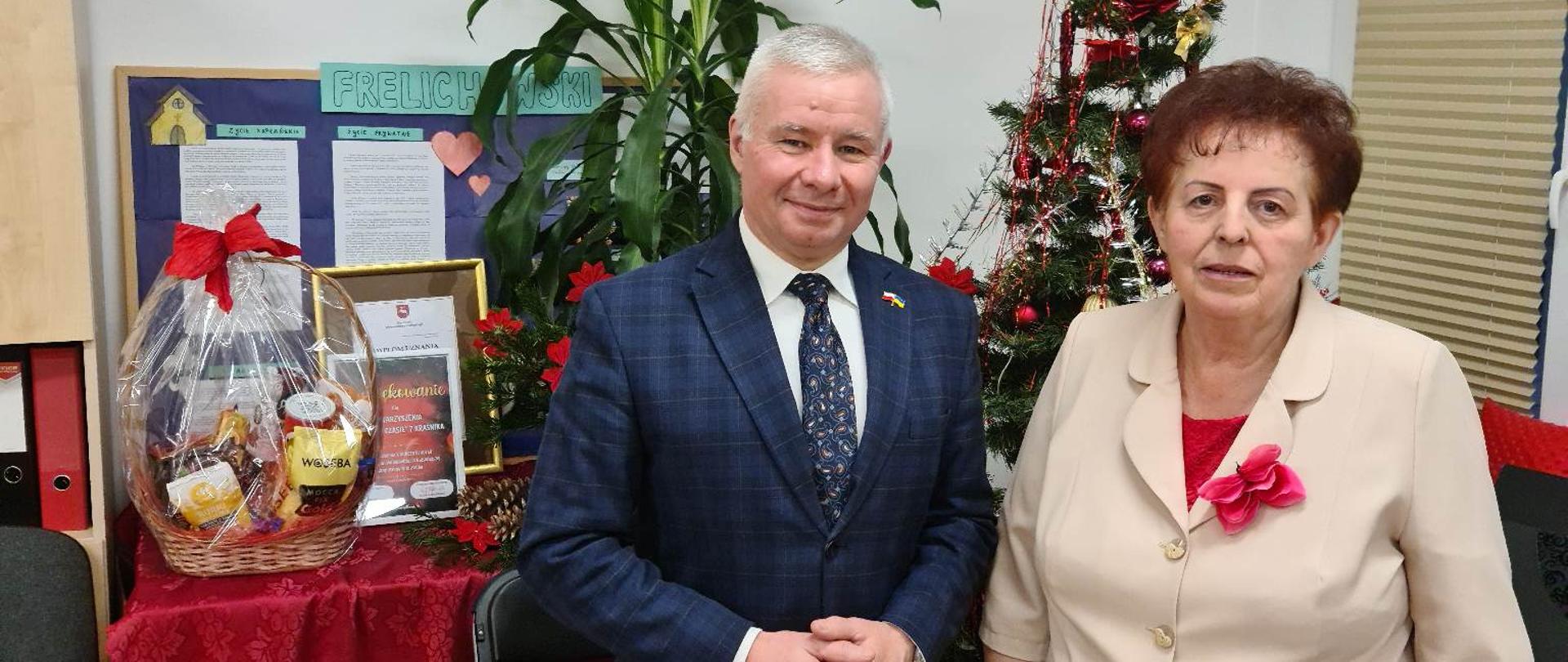 Na zdjęciu od lewej: starosta Andrzej Rolla oraz prezes klubu Teresa Myszak