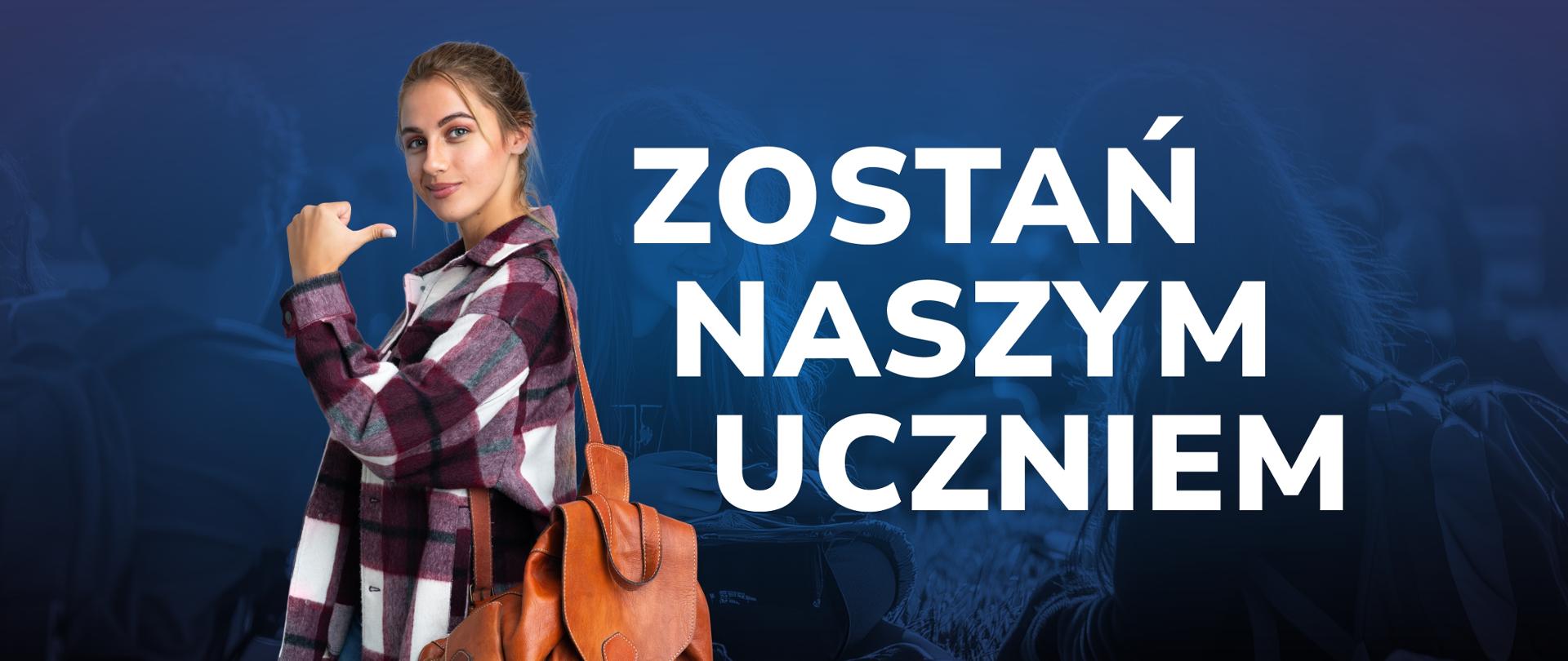 Grafika przedstawia uczennicę z plecakiem stojącą bokiem, która wskazuje kciukiem na znajdujący się za nią napis "Zostań naszym uczniem". W tle w odcieniach niebieskich zdjęcie uczniów siedzących w grupie na łące.