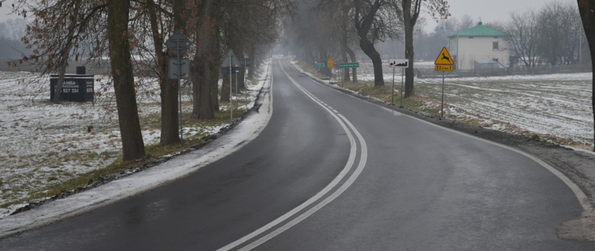 Zdjęcie przedstawia odcinek drogi numer 855 po modernizacji