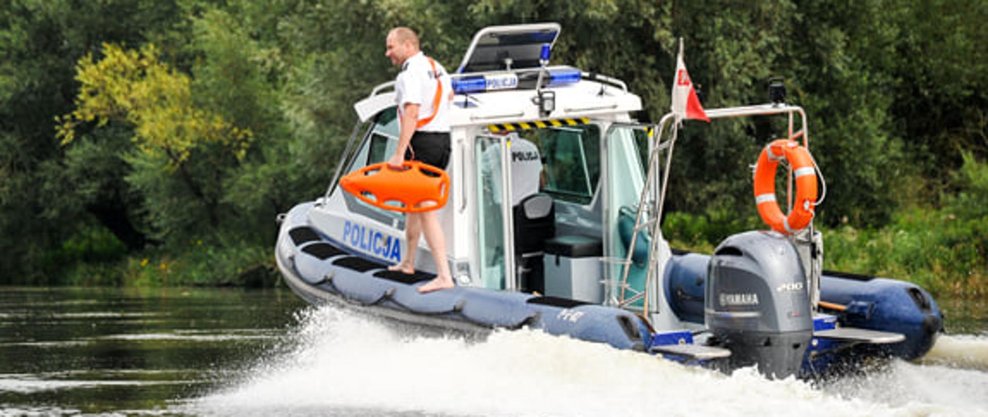 Policyjna łódka