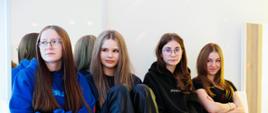 Absolwentki przedszkola w odwiedzinach
