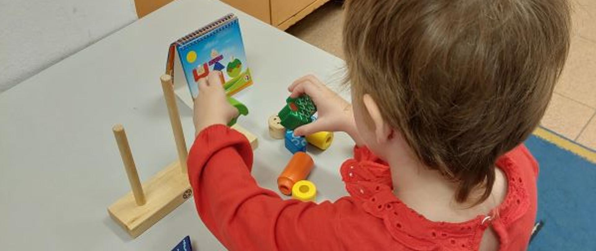 Terapia dzieci ze spektrum autyzmu - dziecko w trakcie zajęć