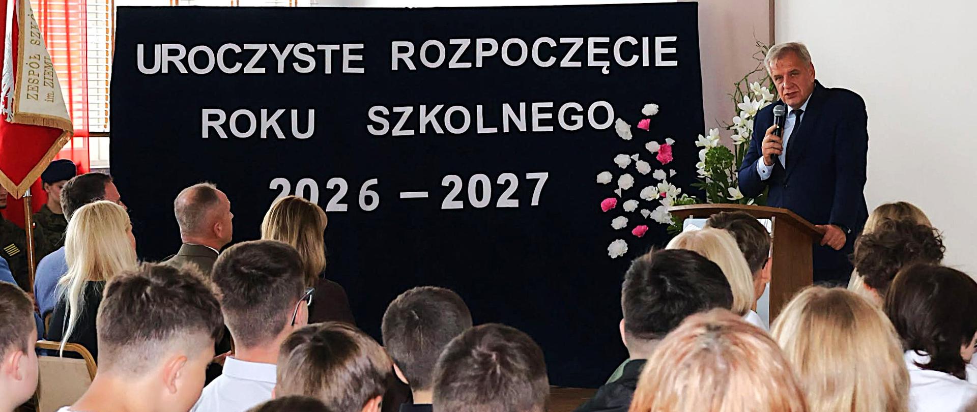 W uroczystości inaugurującej nowy rok szkolny w Zespole Szkół nr 4 im. Ziemi Podlaskiej w Bielsku Podlaskim uczestniczył starosta bielski Sławomir Jerzy Snarski