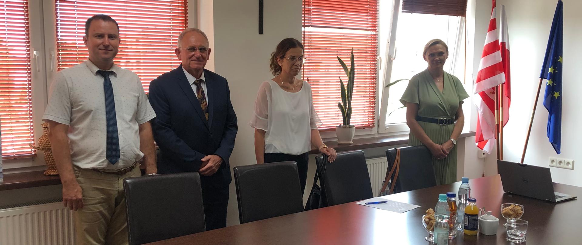 Nowo powołani dyrektorzy szkół i placówek oświatowych prowadzonych przez Powiat Bielski 