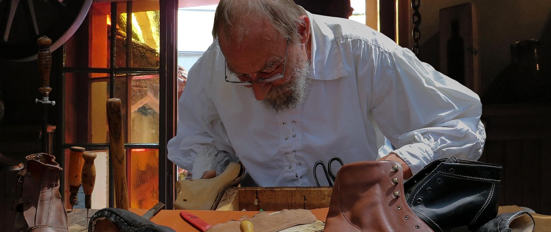 Od 1 marca wyższe progi przychodów dla pracujących emerytów i rencistów