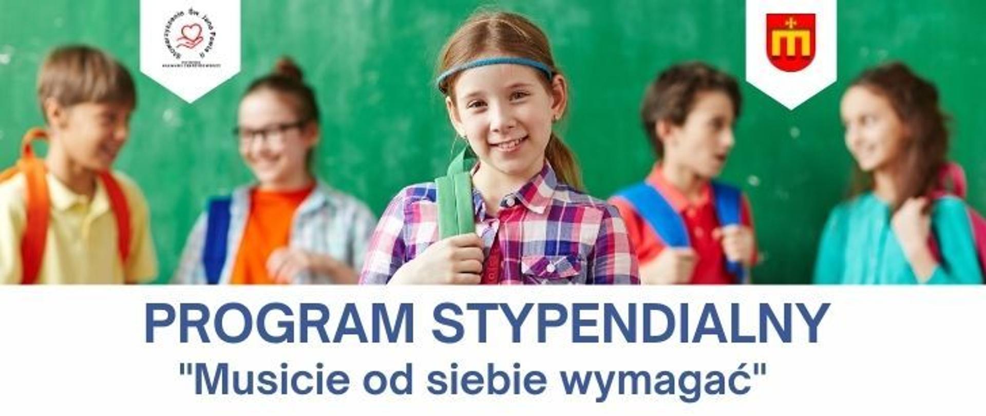 Plakat - Program stypendialny "Musicie od siebie wymagać", widoczna piątka dzieci, na pierwszym planie dziewczynka w kraciastej koszuli.