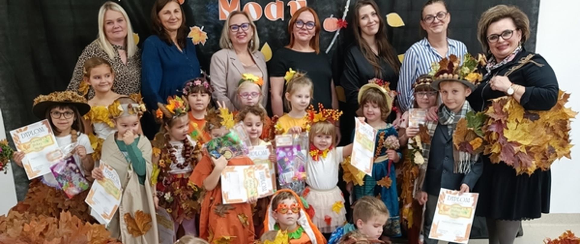 Grupowe zdjęcie uczestników wydarzenia