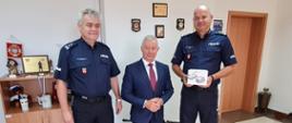Na zdjęciu od lewej: mł. insp. Andrzej Ciołek, starosta Andrzej Rolla i mł. insp. Jacek Figiel.