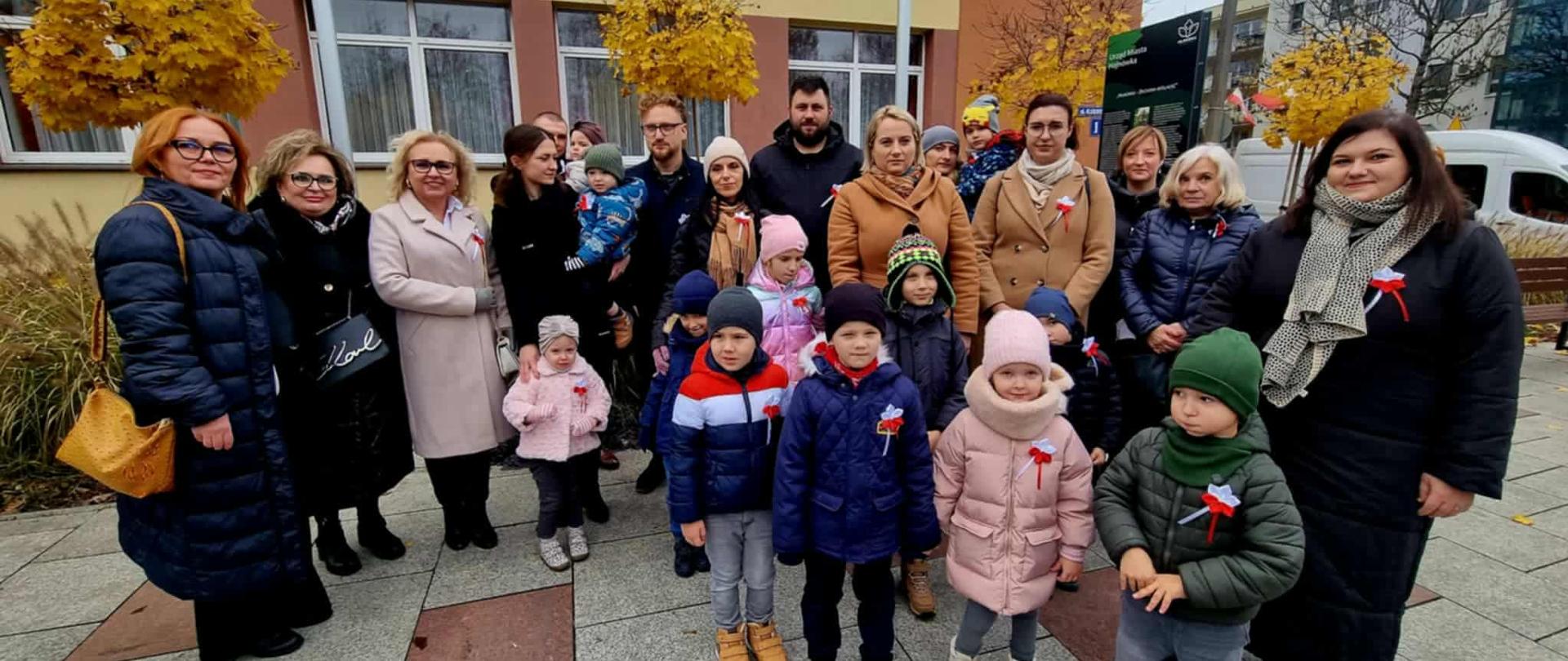 Delegacja z Przedszkola pozuje do zdjęcia