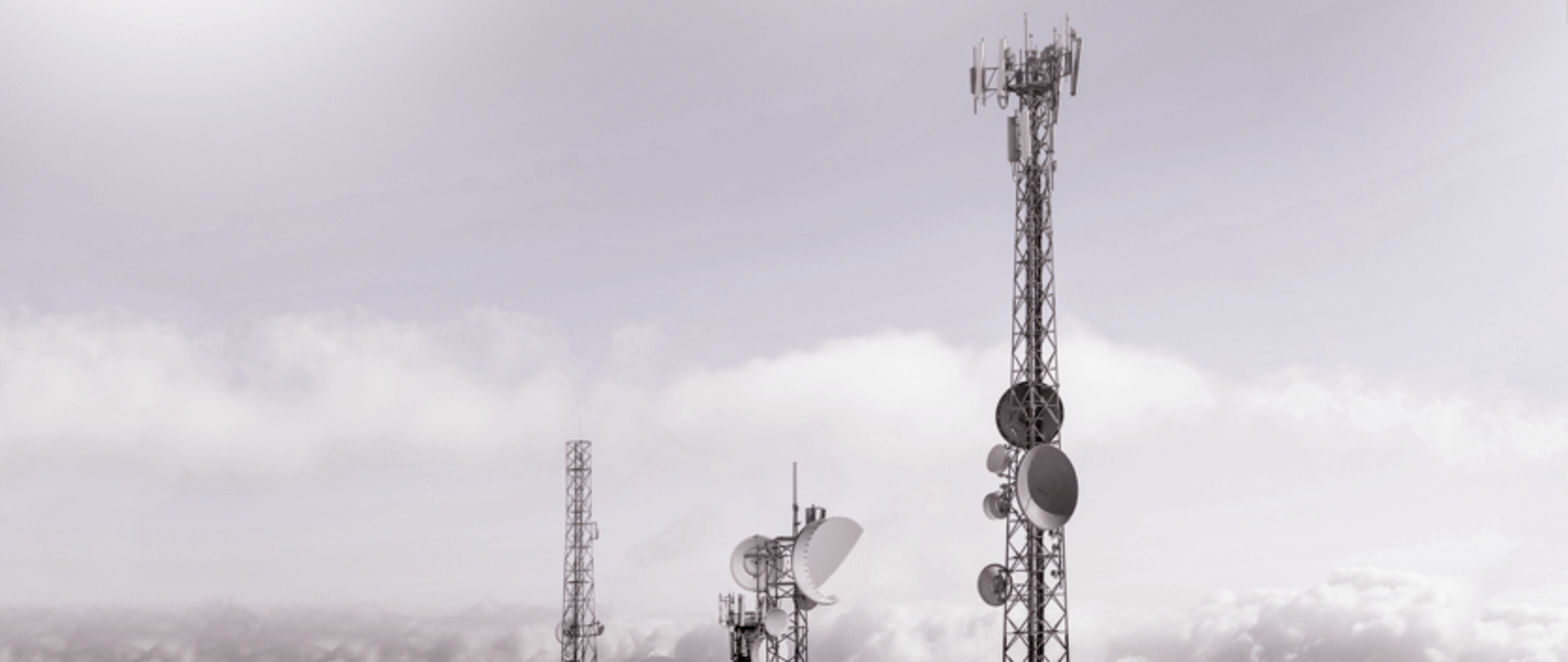 obrazek przedstawia maszty gsm 