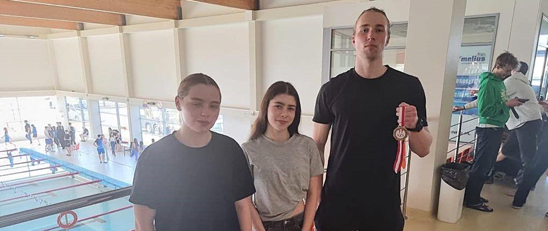 Uczniowie II Liceum Ogólnokształcącego z BJN im. Bronisława Taraszkiewicza w Bielsku Podlaskim na Licealiadzie w pływaniu