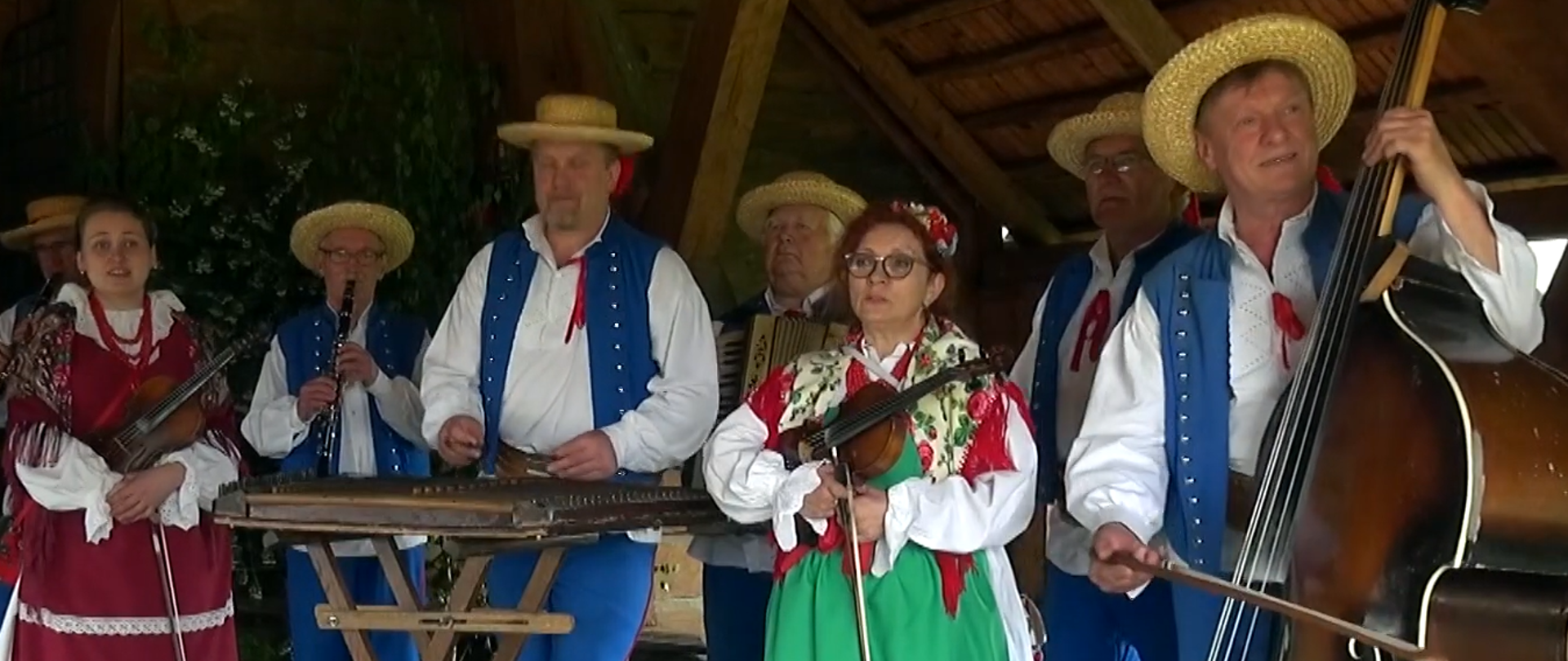 Kapela ludowa "Trzcinicoki" na Dzień Matki