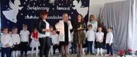 Dyrektor Przedszkola wraz z nauczycielkami i dziećmi otwiera koncert