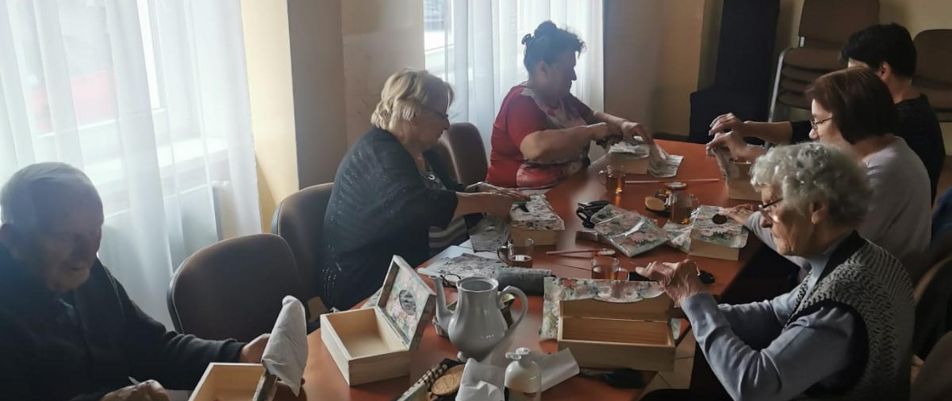Klub Seniora - warsztaty z rękodzieła