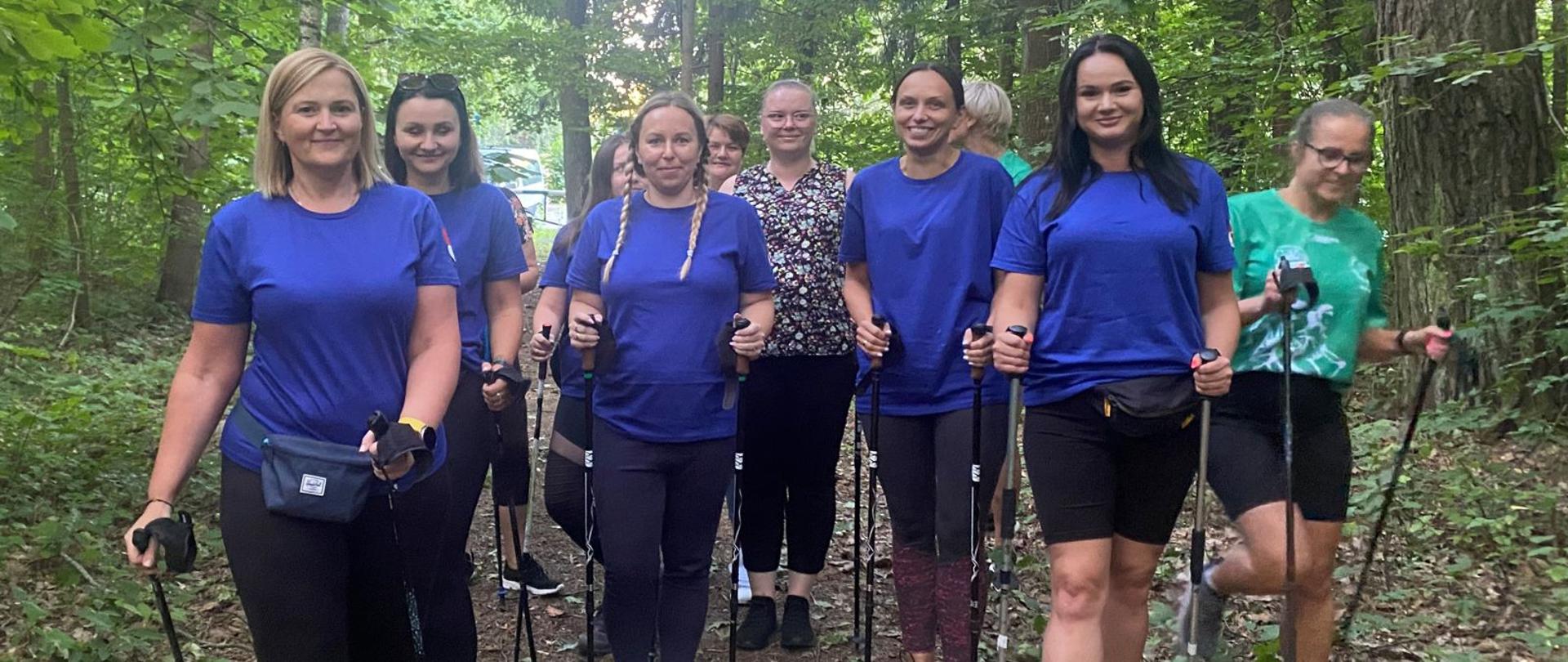 Ekipa Starostwa Powiatowego w Bielsku Podlaskim na spacerze z Marszomaniakam