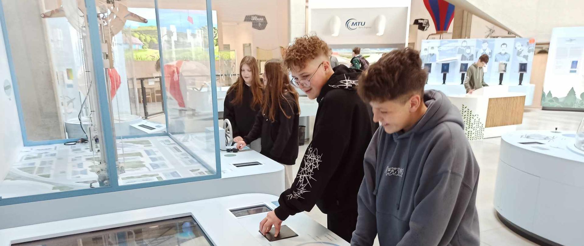 Centrum Nauki Łukasiewicz - Szkoła Podstawowa w Warzycach