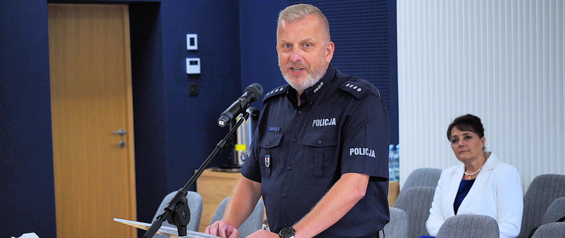 Informacje w sprawie bezpieczeństwa w Powiecie Bielskim podczas sesji rady powiatu przedstawił nadkom. Marcin Wrzesiński