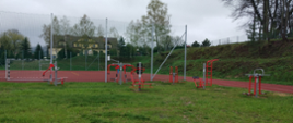 Budowa urządzeń siłowni zewnętrznej we wsi Rokicinach Podhalańskich. Zamontowano 6 urządzeń do ćwiczeń.