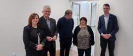 Przedstawiciel Zakładu Ubezpieczeń Społecznych wraz z organizatorami spotkania Katarzyną Kanią, Pawłem Wojdyłą, Sołtysem Tadeuszem Chlebkiem oraz zaproszony gość Zastępca Wójta Gminy Raba Wyżna Mieczysław Kurek