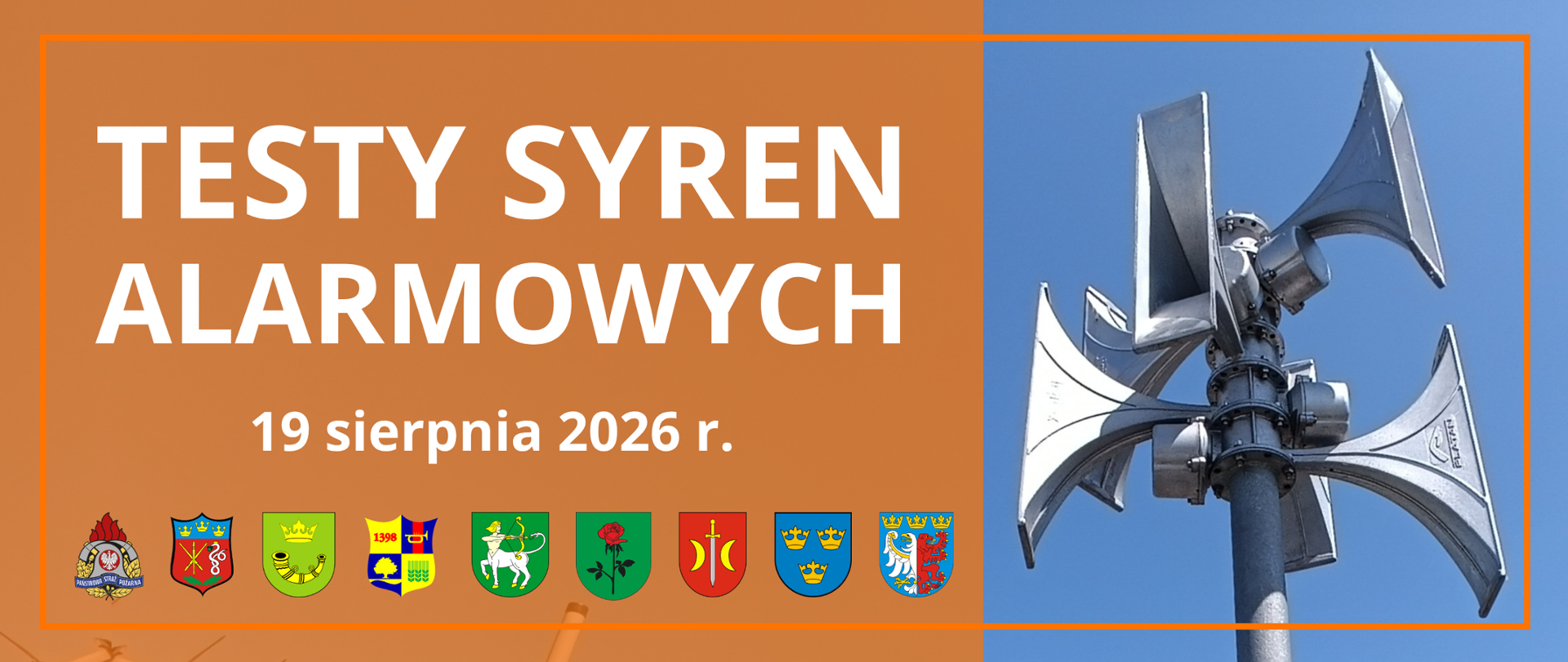 W tle grafiki zdjęcie syreny alarmowej umiejscowionej na maszcie balastowym. Po lewej stronie na pomarańczowym (częściowo przezroczystym tle) białe napisy o treści: "Testy syren alarmowych" oraz "19 sierpnia". Poniżej napisów (od lewej): logo PSP, a potem kolejno herby: gminy Dłutów, gminy Pabianice, gminy Dobroń, gminy i miasta Lutomiersk, gminy Ksawerów, miasta Konstantynów Łódzki, miasta Pabianice oraz powiatu pabianickiego. Napisy oraz herby wpisane są w pomarańczową ramkę.