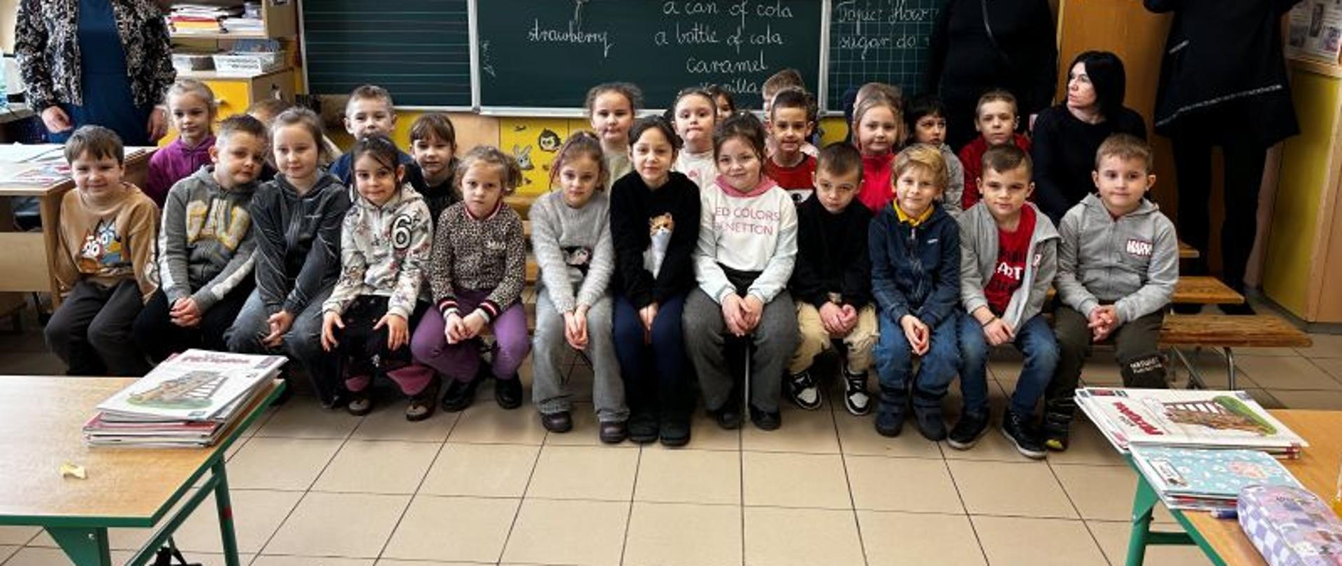 Pamiątkowe zdjęcie w sali lekcyjnej