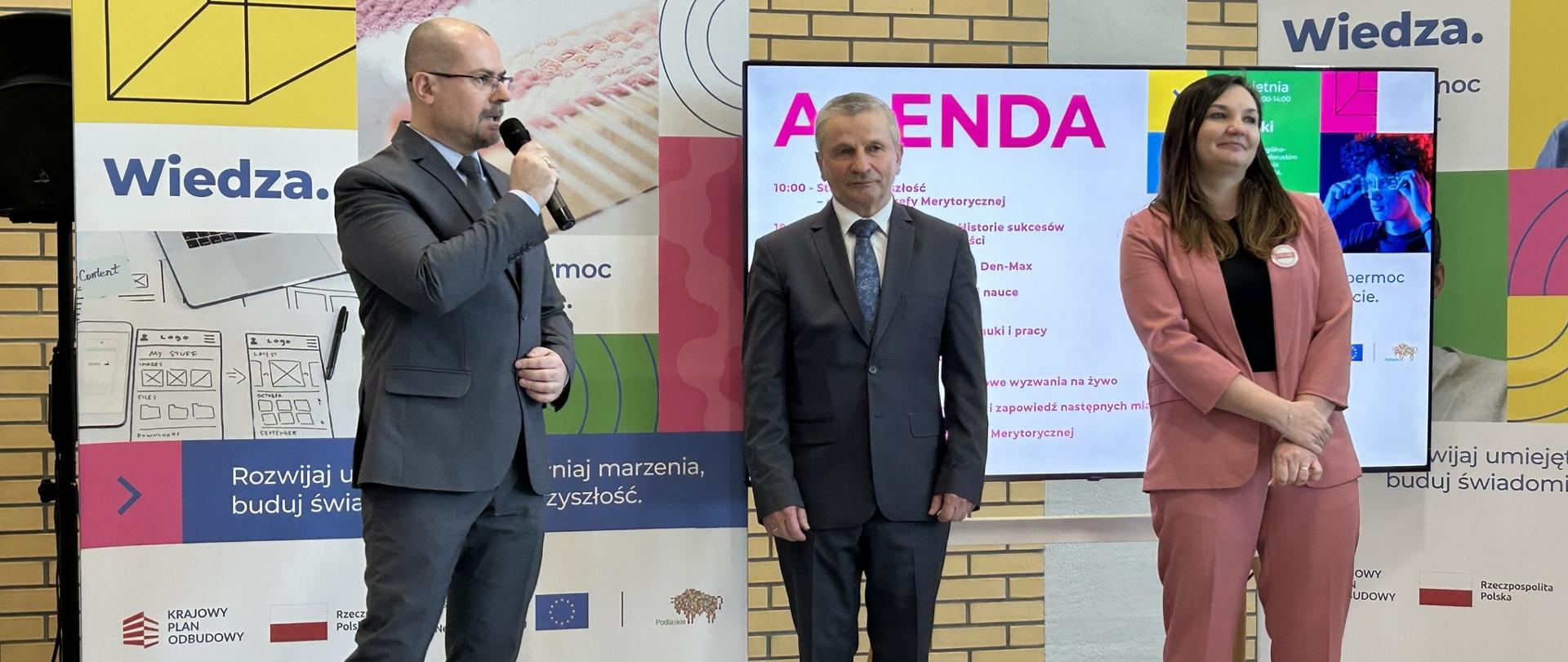Festiwal umiejętności w imieniu starosty bielskiego otworzył sekretarz powiatu Marek Martyniuk, w towarzystwie naczelnika Wydziału Oświaty, Kultury i Ochrony Zdrowia Anatola Grzegorza Tymińskiego