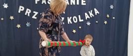 Pasowanie na przedszkolaka z udziałem dzieci i Pani Dyrektor.