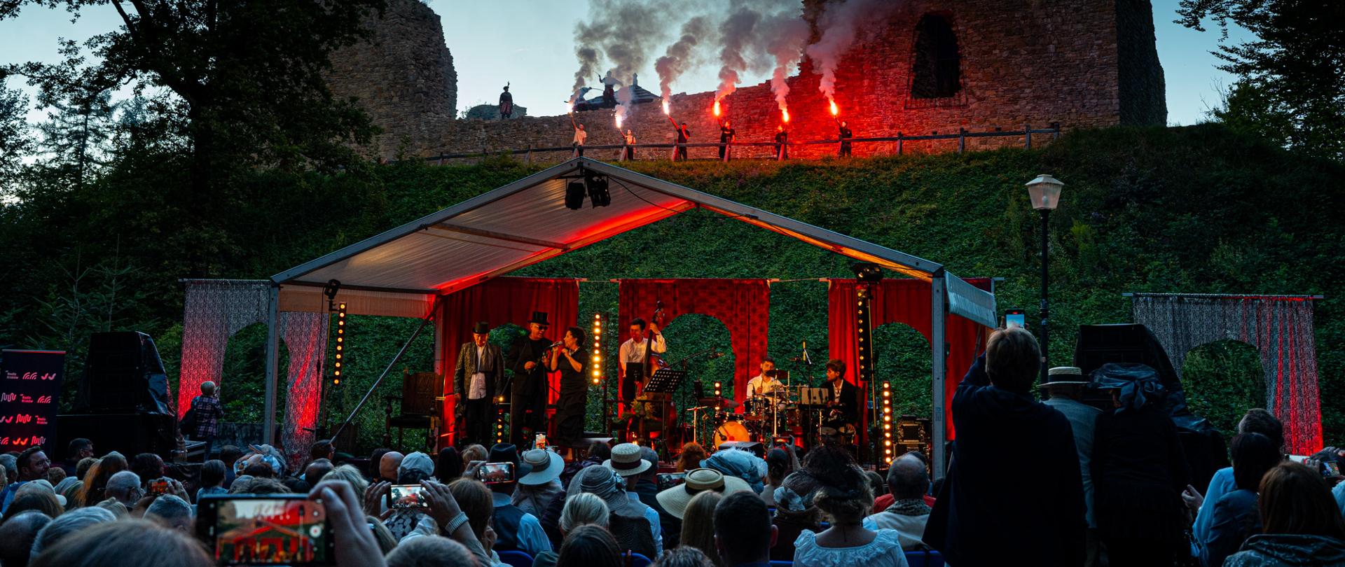 Burmistrz Miasta Kalwarii Zebrzydowskiej na wyjątkowym widowisku „Bona na lanckorońskim zamku”