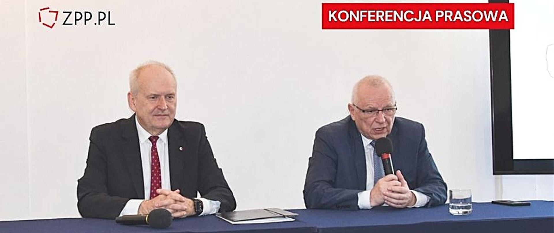 Prezes OZPSP Waldemar Malinowski i prezes ZPP Andrzej Płonka podczas konferencji prasowej nt. sytuacji szpitali powiatowych